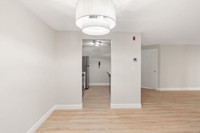 3 Mayfair Ln Apt 207, Nashua, NH 03063