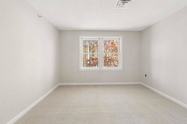 3 Mayfair Ln Apt 207, Nashua, NH 03063