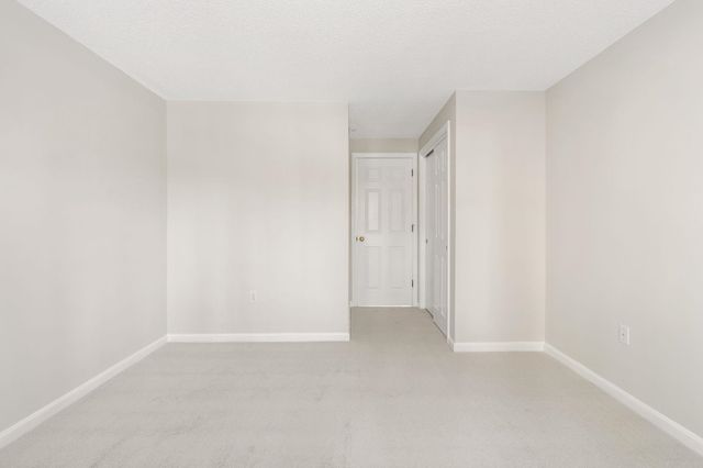 3 Mayfair Ln Apt 207, Nashua, NH 03063