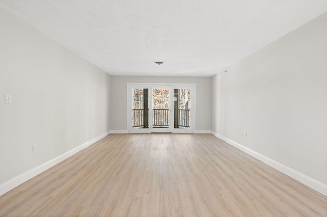 3 Mayfair Ln Apt 207, Nashua, NH 03063