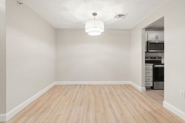 3 Mayfair Ln Apt 207, Nashua, NH 03063