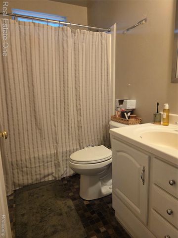 733 Luna Court, Orion Charter Township, MI 48362