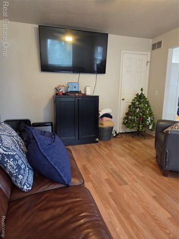 733 Luna Court, Orion Charter Township, MI 48362