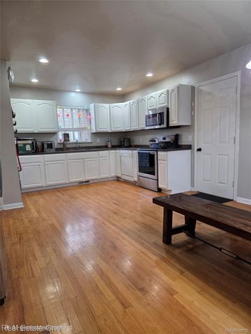 733 Luna Court, Orion Charter Township, MI 48362