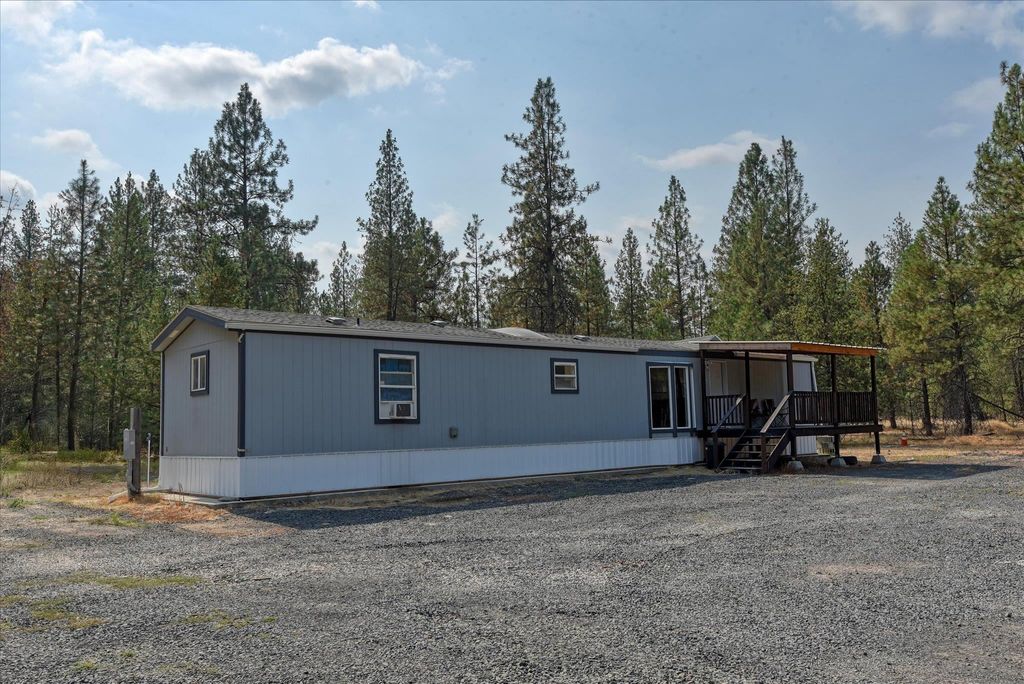 27904 N Hardesty Rd, Chattaroy, WA 99003