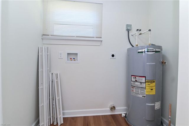 207 Fairview CIR N, Portsmouth, VA 23702