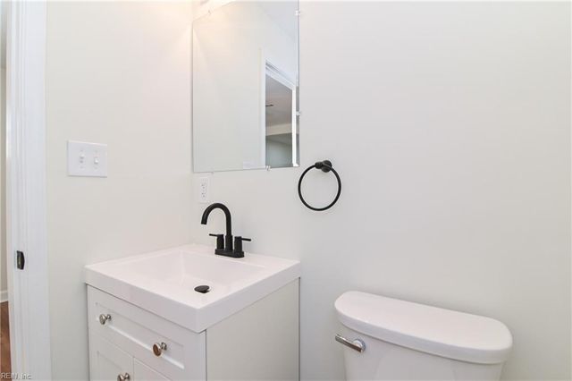 207 Fairview CIR N, Portsmouth, VA 23702