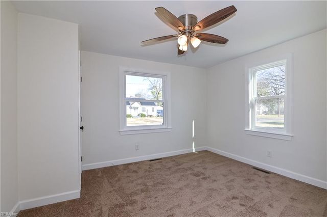 207 Fairview CIR N, Portsmouth, VA 23702