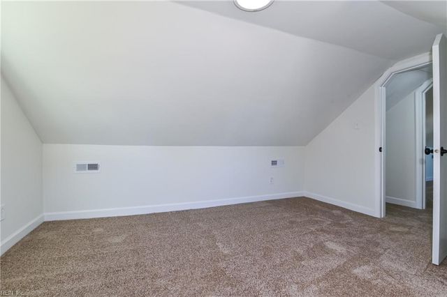 207 Fairview CIR N, Portsmouth, VA 23702