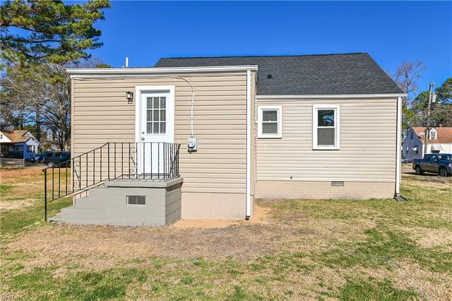 207 Fairview CIR N, Portsmouth, VA 23702