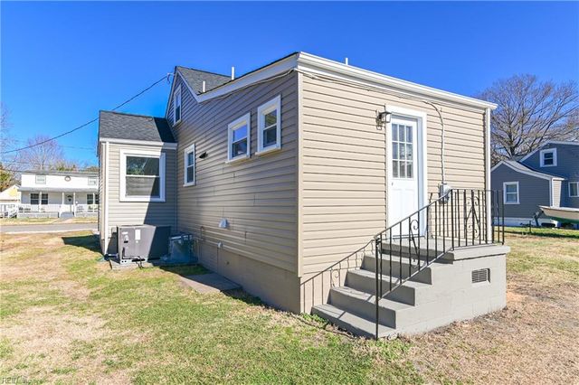 207 Fairview CIR N, Portsmouth, VA 23702