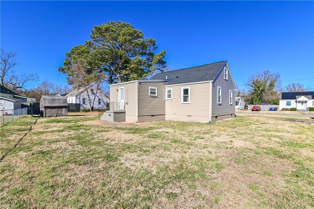 207 Fairview CIR N, Portsmouth, VA 23702