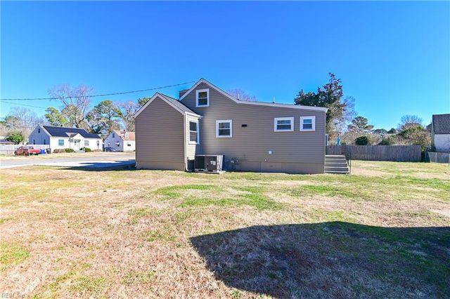 207 Fairview CIR N, Portsmouth, VA 23702