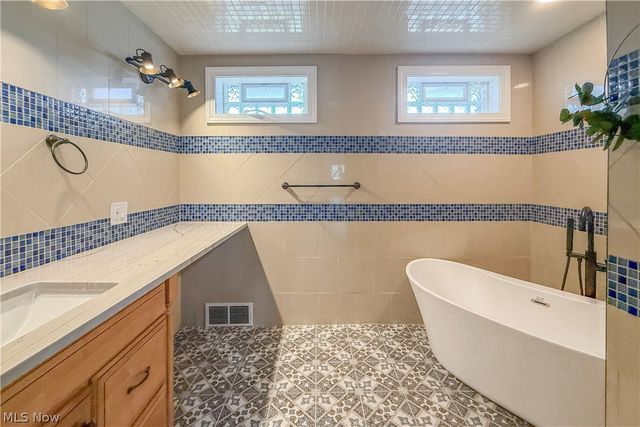 8720 Us-22A, Bloomingdale, OH 43910