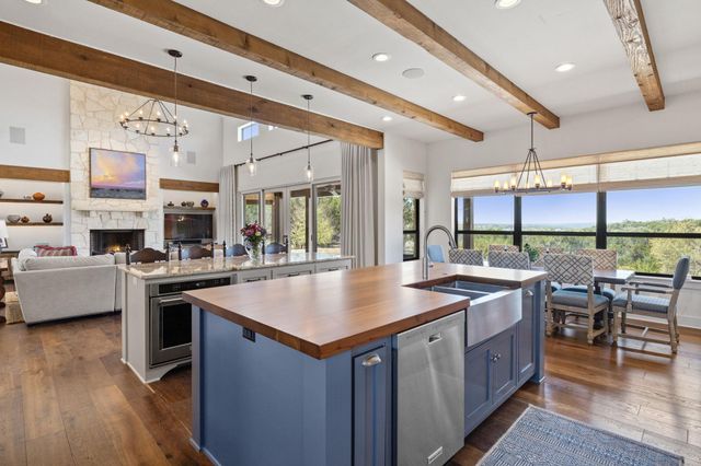6058 Mustang Valley TRL, Wimberley, TX 78676
