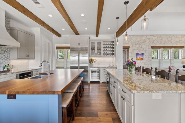 6058 Mustang Valley TRL, Wimberley, TX 78676