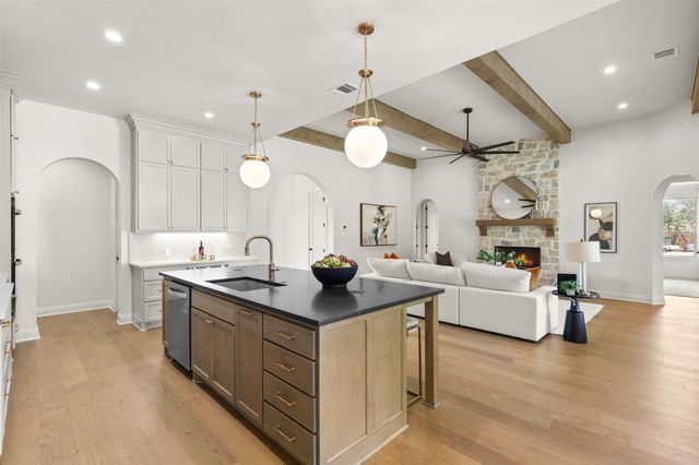 1656 Private Access 60200, Burleson, TX 76028