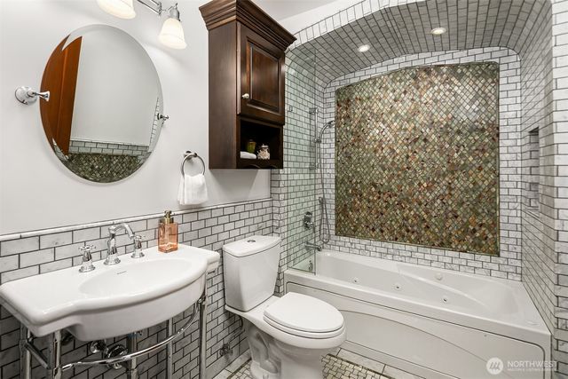 2409 29th Avenue W, Seattle, WA 98199