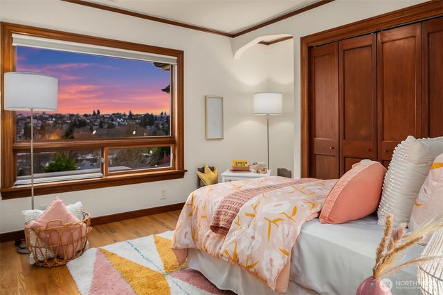 2409 29th Avenue W, Seattle, WA 98199