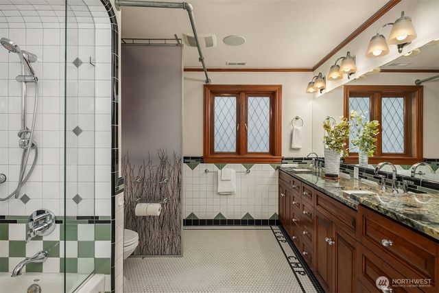 2409 29th Avenue W, Seattle, WA 98199