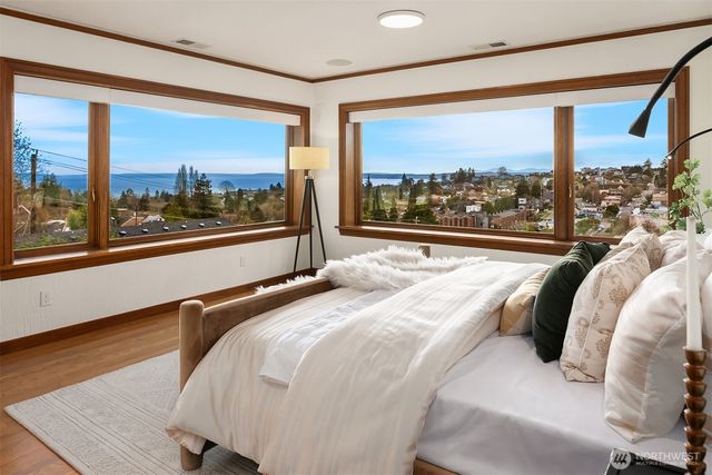 2409 29th Avenue W, Seattle, WA 98199