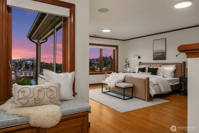 2409 29th Avenue W, Seattle, WA 98199