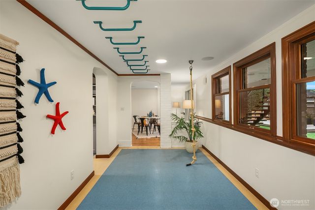 2409 29th Avenue W, Seattle, WA 98199