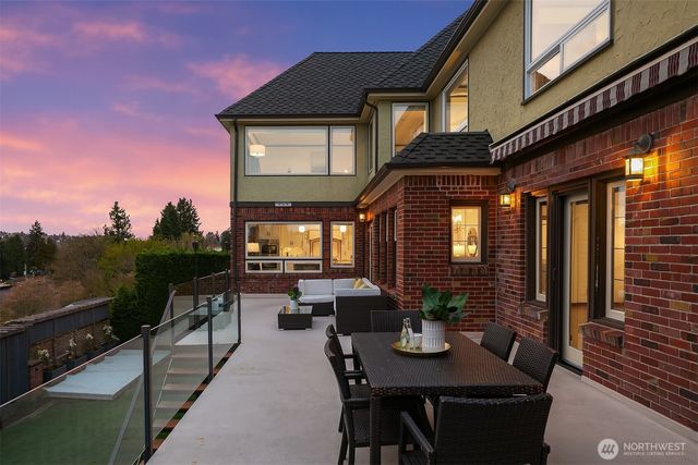 2409 29th Avenue W, Seattle, WA 98199