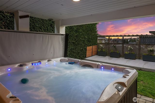 2409 29th Avenue W, Seattle, WA 98199