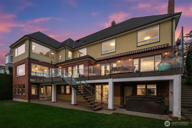 2409 29th Avenue W, Seattle, WA 98199