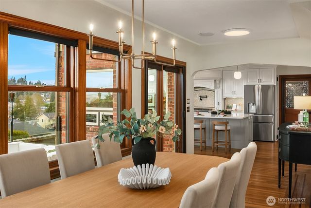 2409 29th Avenue W, Seattle, WA 98199