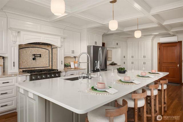 2409 29th Avenue W, Seattle, WA 98199