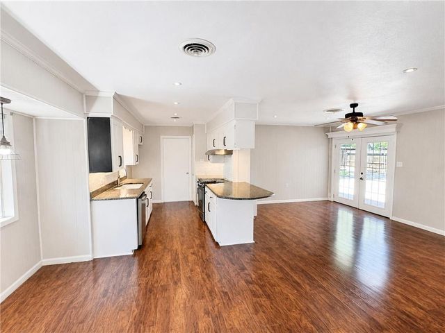205 Driftwood Dr, Portland, TX 78374