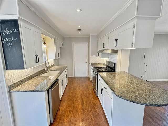 205 Driftwood Dr, Portland, TX 78374