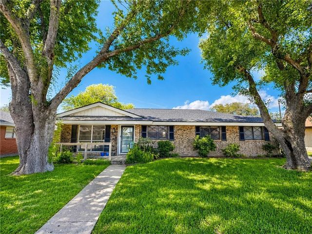 205 Driftwood Dr, Portland, TX 78374