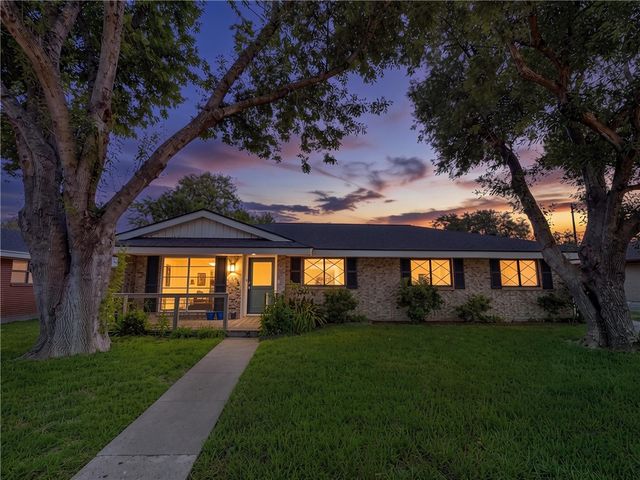 205 Driftwood Dr, Portland, TX 78374