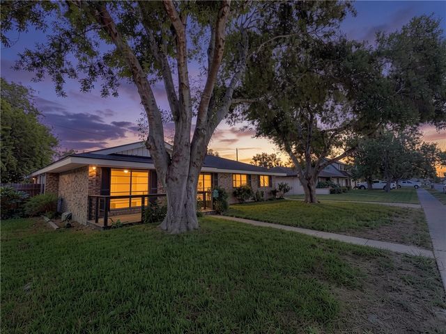 205 Driftwood Dr, Portland, TX 78374