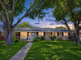 205 Driftwood Dr, Portland, TX 78374
