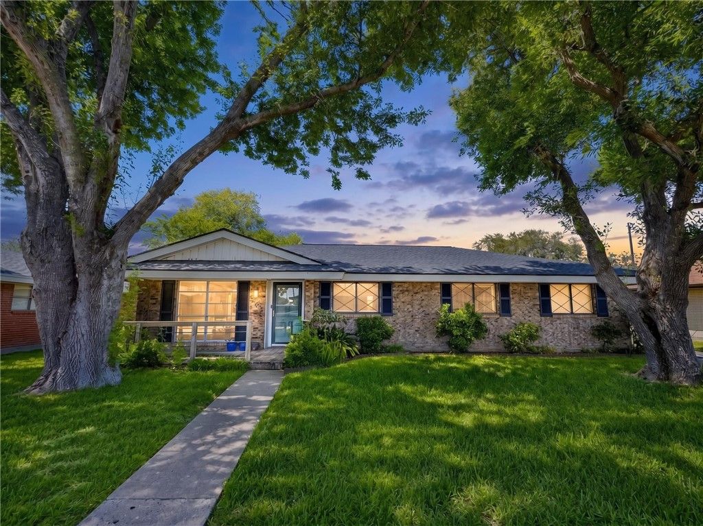 205 Driftwood Dr, Portland, TX 78374