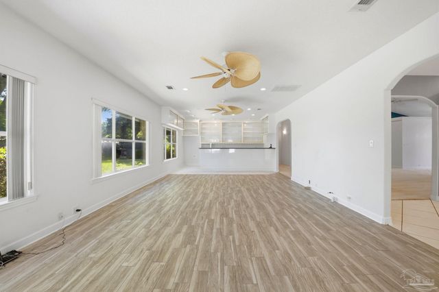 4552 Peaden Rd, Pace, FL 32571