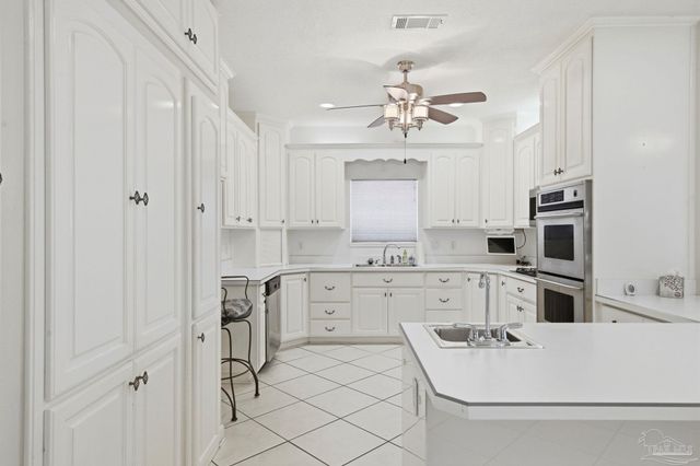 4552 Peaden Rd, Pace, FL 32571