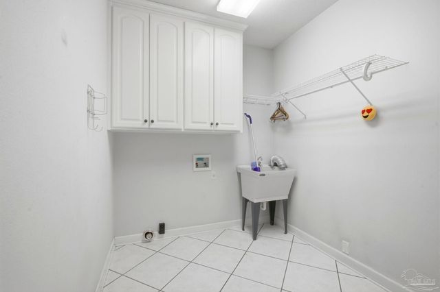 4552 Peaden Rd, Pace, FL 32571