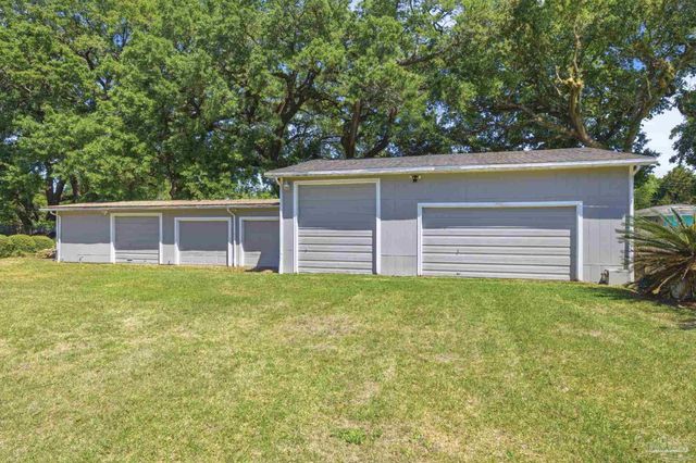 4552 Peaden Rd, Pace, FL 32571