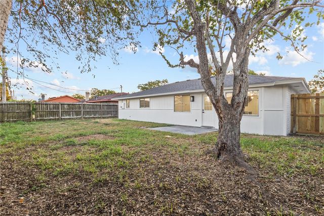 5718 Crestgrove Dr, Corpus Christi, TX 78415