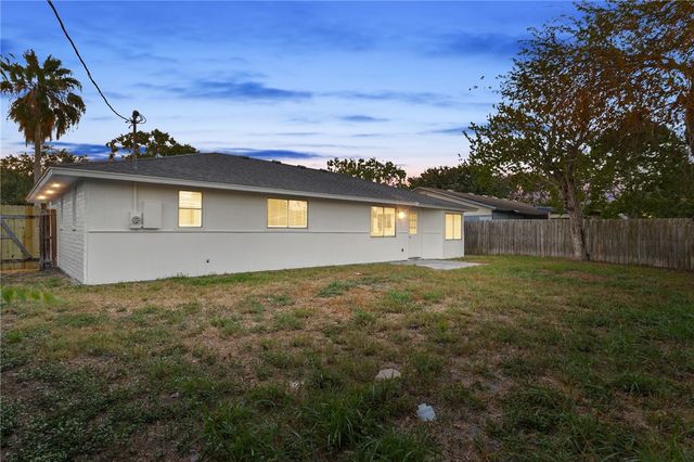 5718 Crestgrove Dr, Corpus Christi, TX 78415