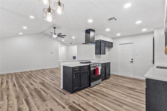 5718 Crestgrove Dr, Corpus Christi, TX 78415
