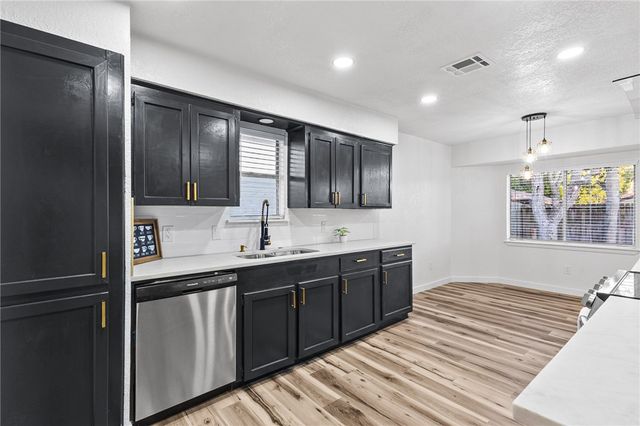 5718 Crestgrove Dr, Corpus Christi, TX 78415