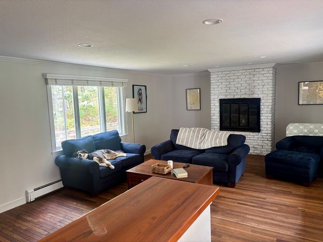 26 The Morgan Cir, Mashpee, MA 02649