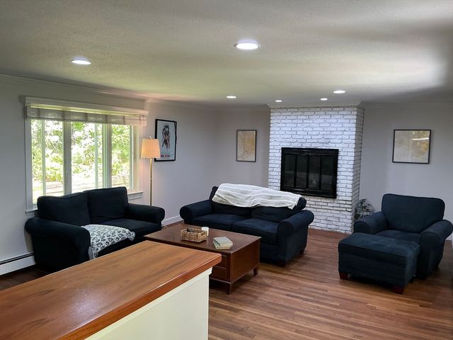 26 The Morgan Cir, Mashpee, MA 02649