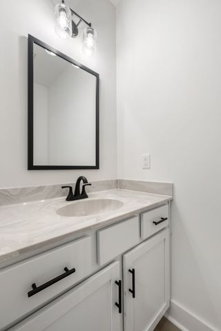 41 W High St Apt D8, Clarksville, TN 37040